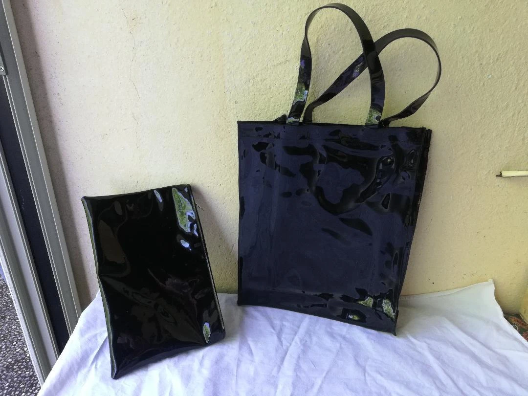 Lote rígido de Bolso tipo tote (o bolsa de playa...) abierta + su Neceser en PVC – photo 3